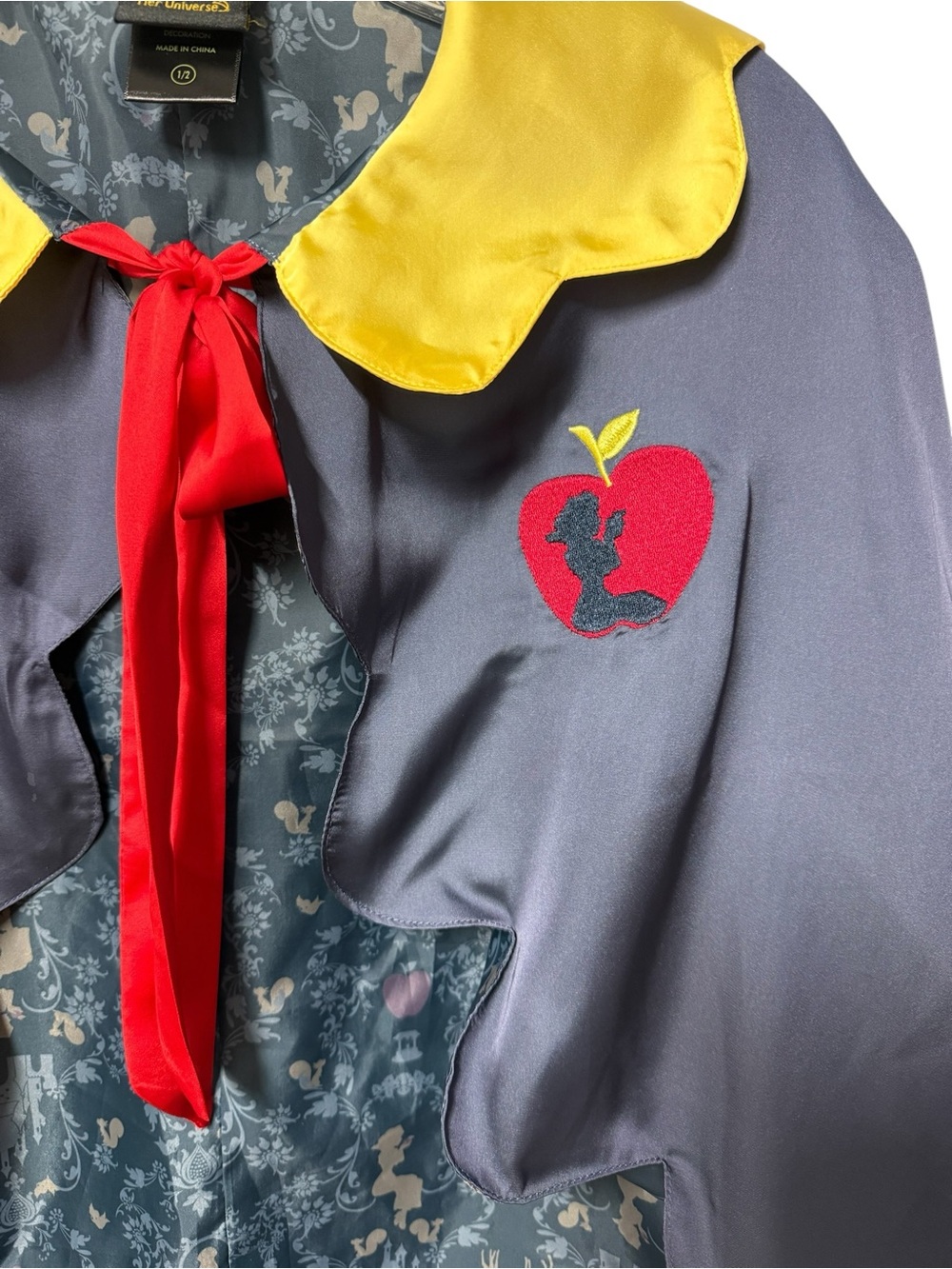 Her Universe Snow White Capelet Sz 1/2 - Picture 4 of 5